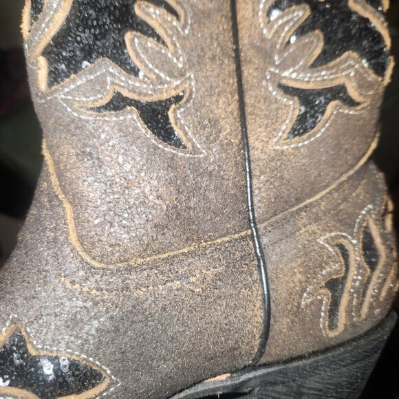 Boots - Picture 4 of 7